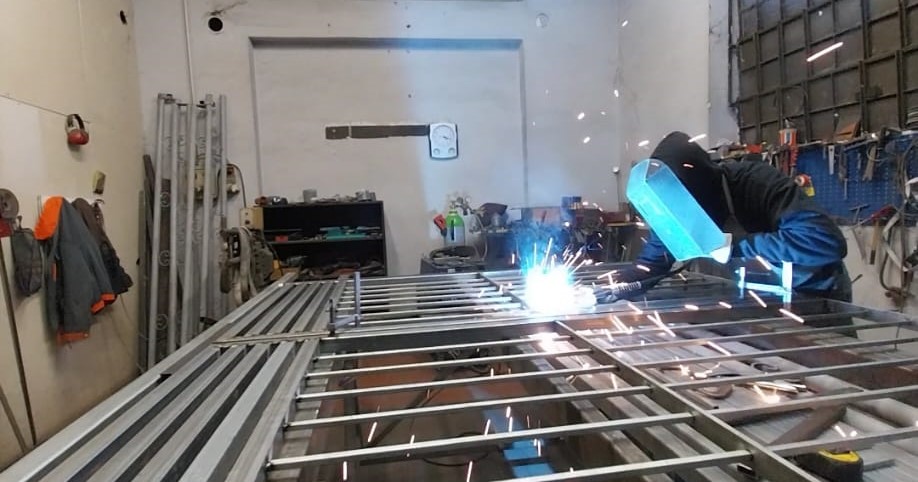 lavoro fabbro struttura in ferro